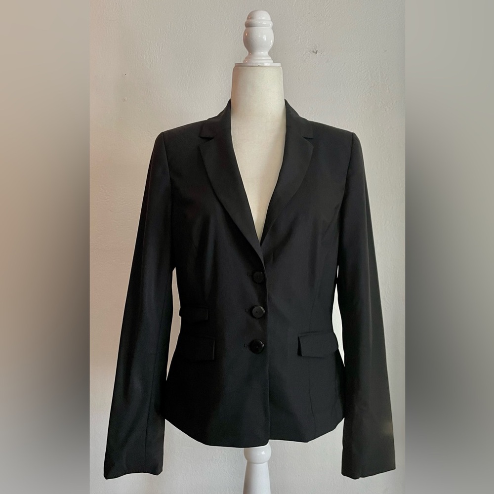 Classiques Entier Three Button Fitted Wool Blazer - image 2